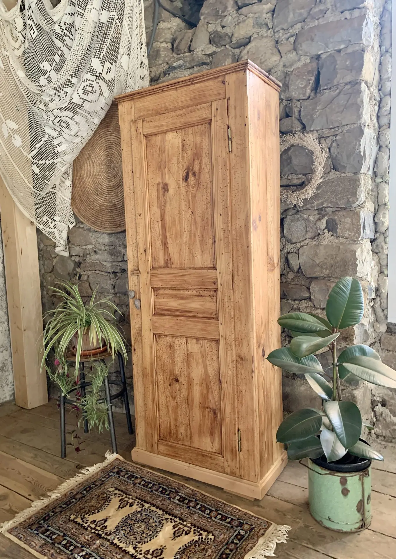 armoire bois française déco d'avant meubles anciens rénovés décorer son intérieur de manière responsable